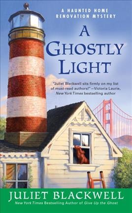 A ghostly light / Juliet Blackwell.